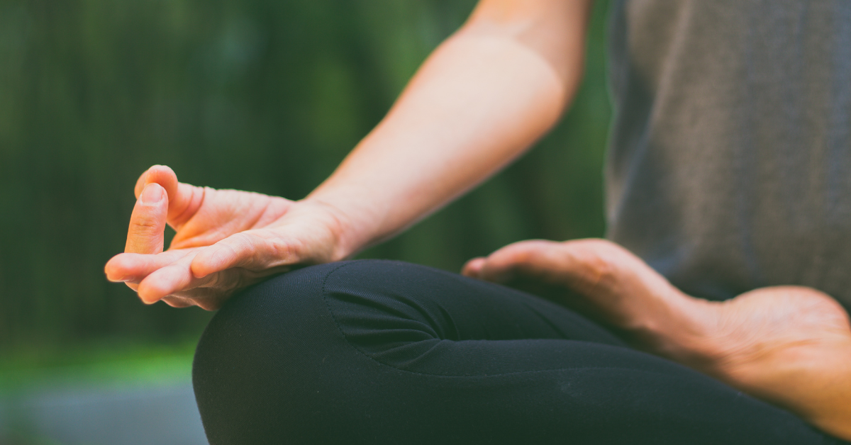 fragment of a figure who meditates seated and with arms spread out